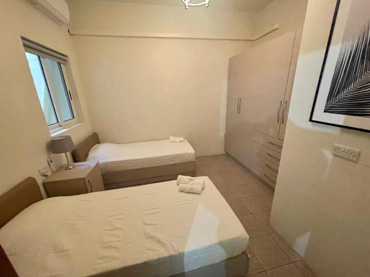 Seafront Apartment With Balcony Overlooking Marina Għajnsielem Exterior foto